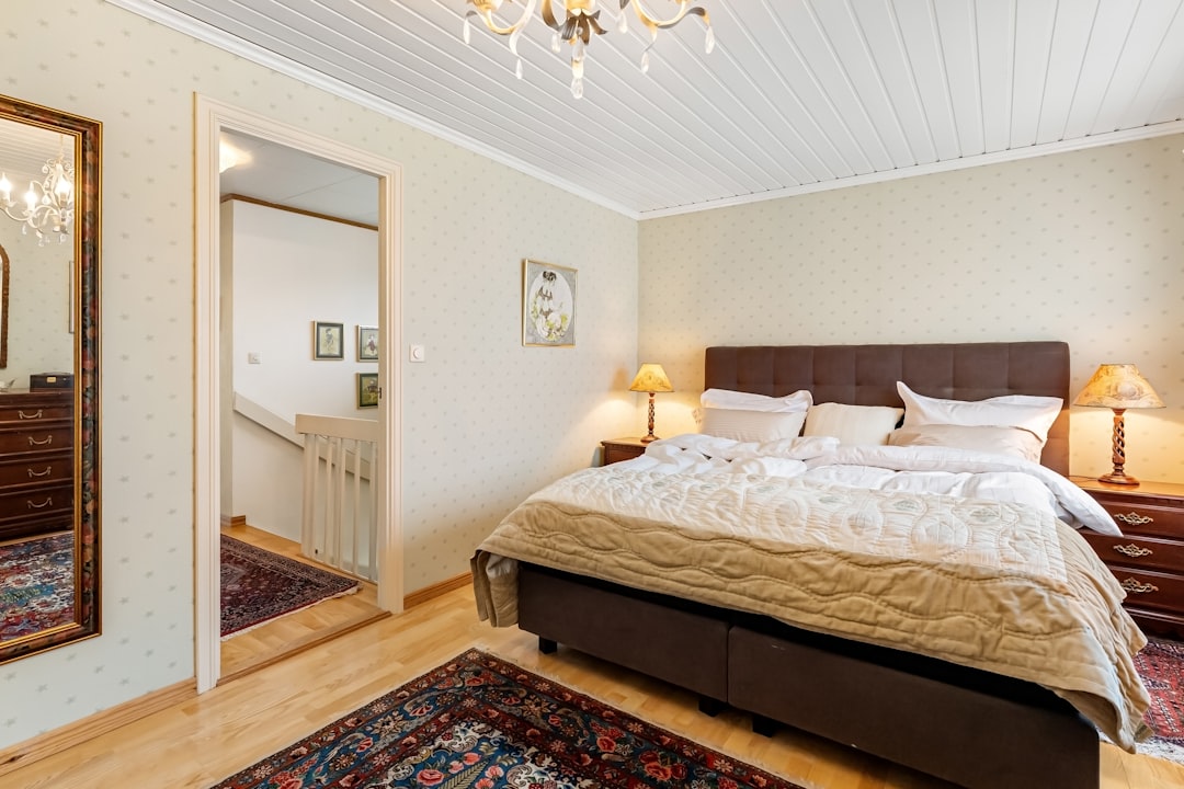 Bed Styles Trends four-poster bed in a modern bedroom