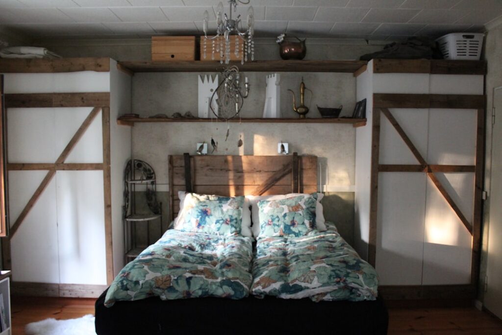 Bed Frame Materials: Best Options for Durability and Style - Featured Image
