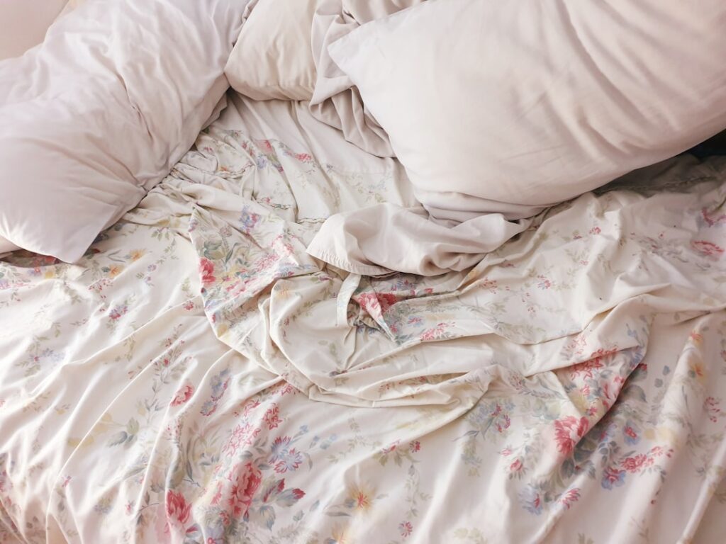 Bedding Allergy Symptoms Caused by Dust Sweat and Mold - Featured Image