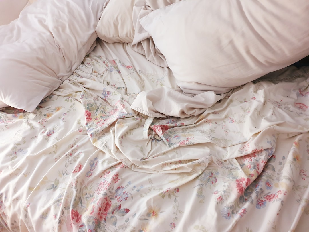 Bedding Allergy Symptoms Caused by Dust Sweat and Mold - Featured Image