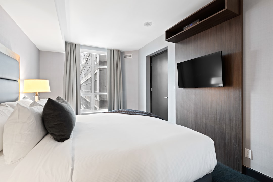 This image shows an adjustable pillow with removable fill to help readers choosing pillows for comfort.