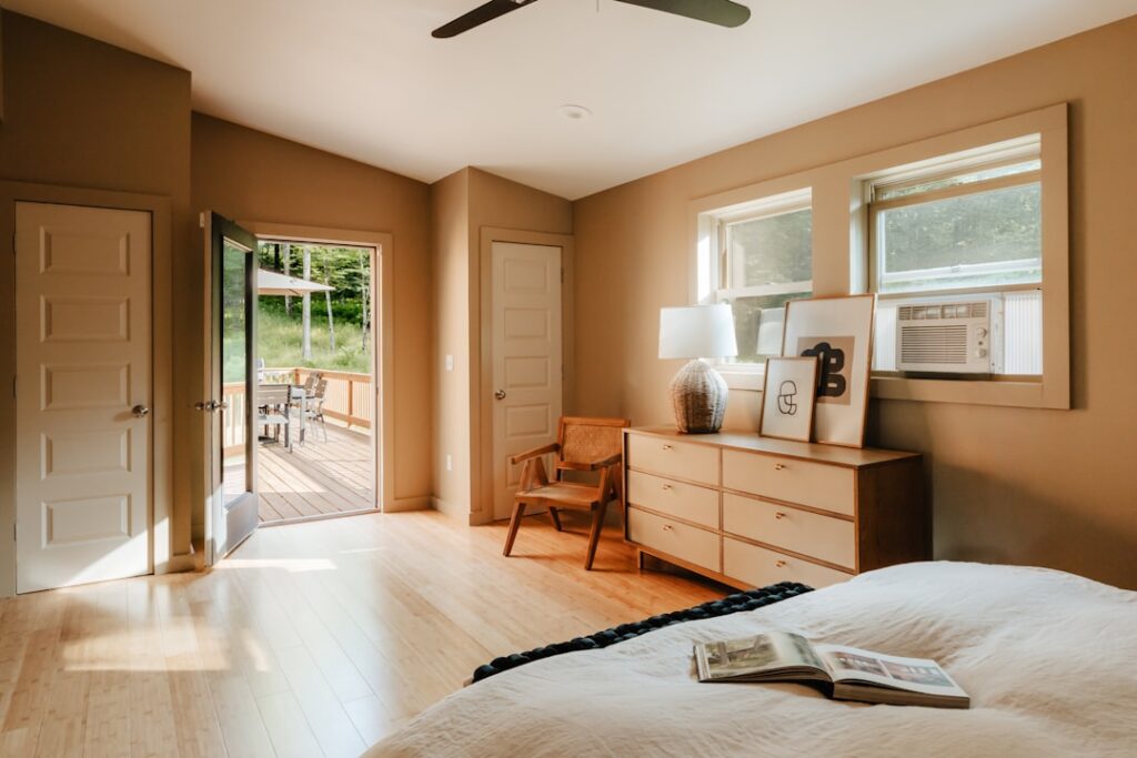 How to Select the Perfect Bedroom Chair for Relaxation - Featured Image