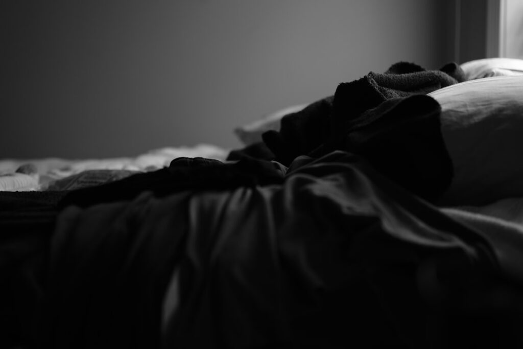 The Benefits and Drawbacks of Adjustable Beds - Featured Image