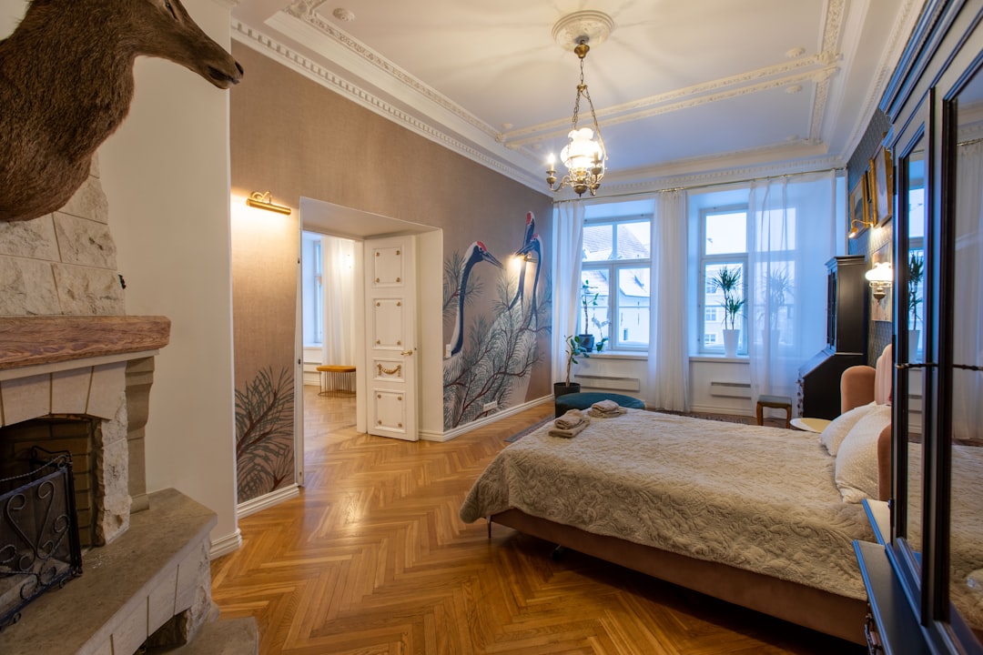 Wall Decor Trends That Wow: 10 Inspiring Ideas to Try Now - Featured Image