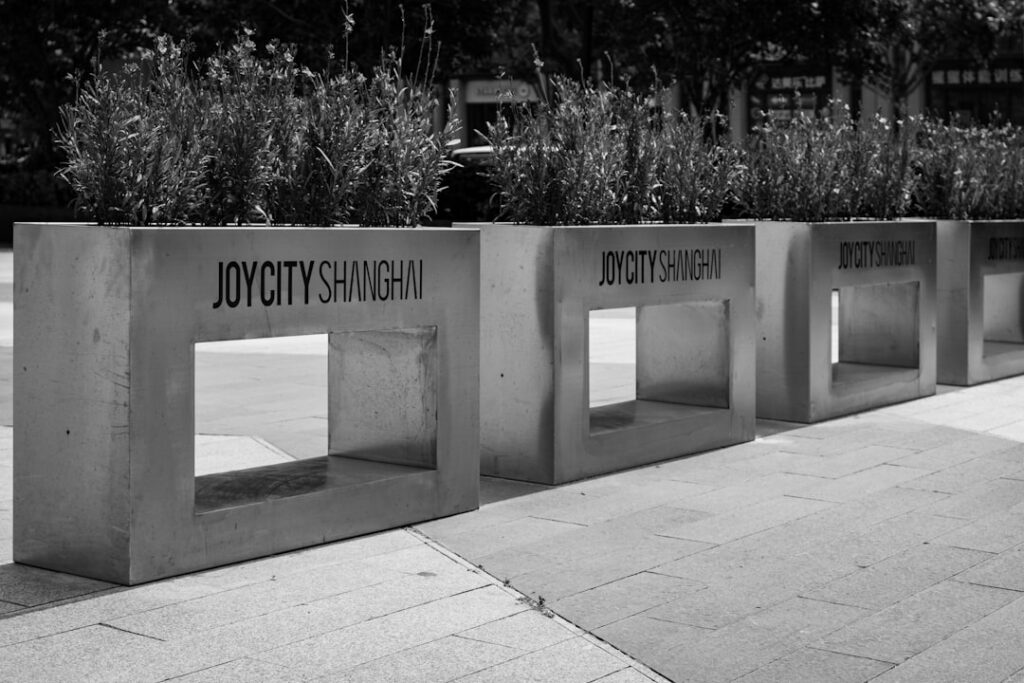 Wood vs Metal Bed Frames: 5 Essential Steps to the Best Choice - Featured Image