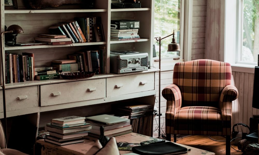 5 Stunning Bed Skirt Styles to Transform Your Bedroom Decor - Featured Image