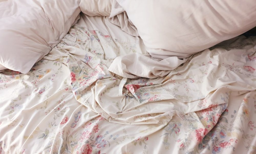 Bedding Allergy Symptoms Caused by Dust Sweat and Mold - Featured Image
