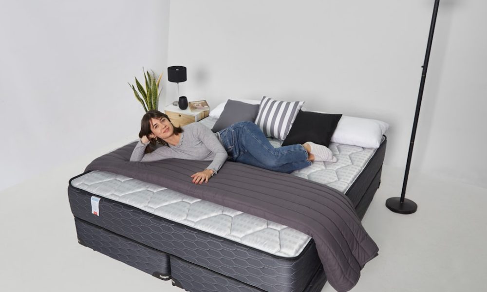 Best Canopy Bed Frames for a King Size Mattress - Featured Image