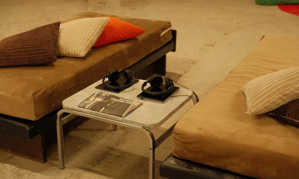 Customizable Adjustable Beds: 7 Luxurious Benefits - Featured Image