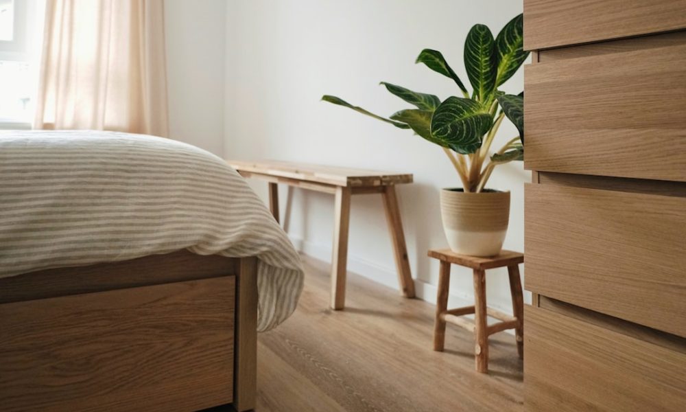 Dust Ruffles for a Chic and Clean Bedroom Look - Featured Image