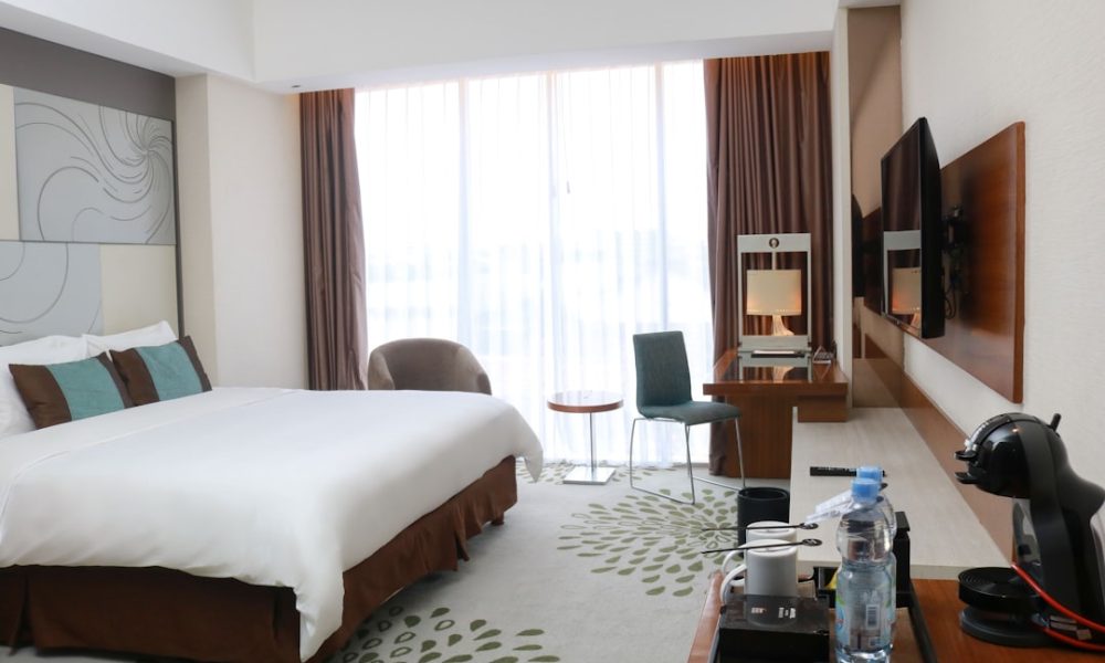 Futons vs Daybeds: A 2025 Guide to the Best Futon for Small Spaces - Featured Image