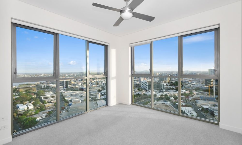 How to Fall Asleep in 5 Minutes Using the 4-7-8 Breathing Technique - Featured Image