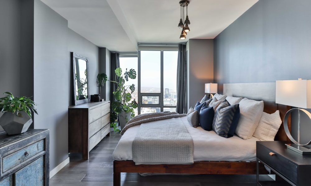 Modern Canopy Beds as Sleek Bedroom Style Statements - Featured Image