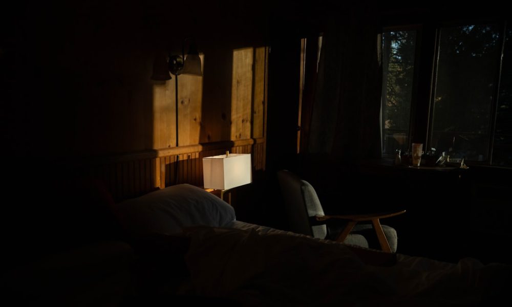 Platform Beds: Benefits, Styles, and Buying Guide for Your - Featured Image