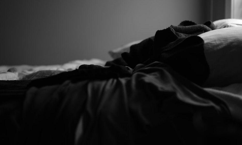 The Benefits and Drawbacks of Adjustable Beds - Featured Image