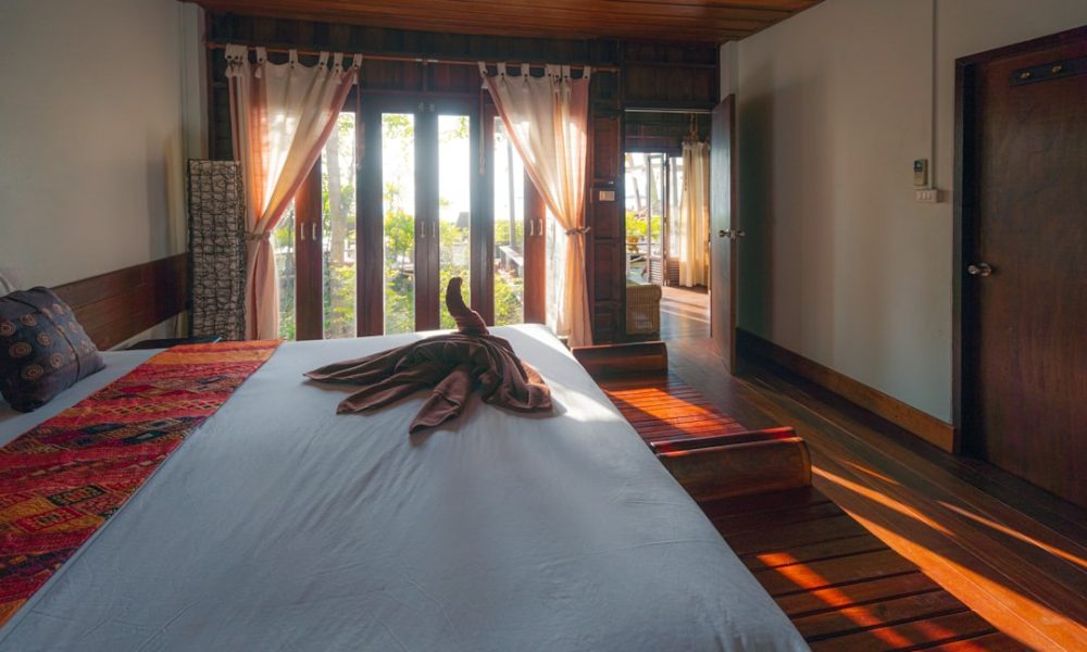 The Majesty of a King Canopy Bed: Style and Comfort - Featured Image