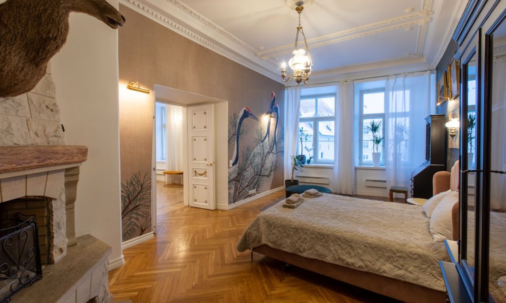 Wall Decor Trends That Wow: 10 Inspiring Ideas to Try Now - Featured Image